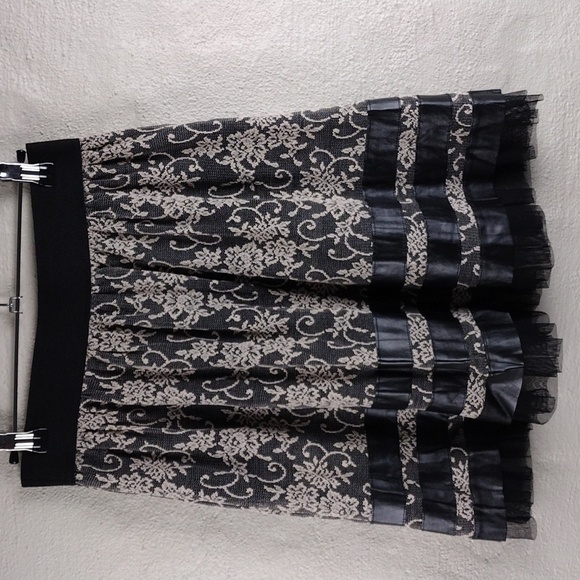 Joe B by Joe Benbasset Black Jacquard Damask Paisley Lace Pull On Mini Skirt - Picture 7 of 10